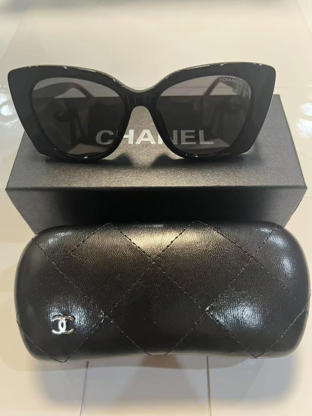 CHANEL Sunglasses Women's Polarized-Black/White CC Logo New With Box - Picture 2 of 9